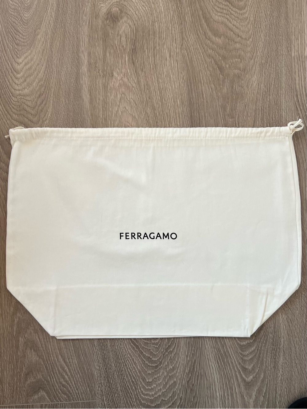 Ferragamo dust bag (C855)